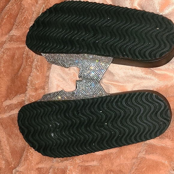 **NWOT** Sandals with Rhinestones - Size 7 - Picture 2 of 3